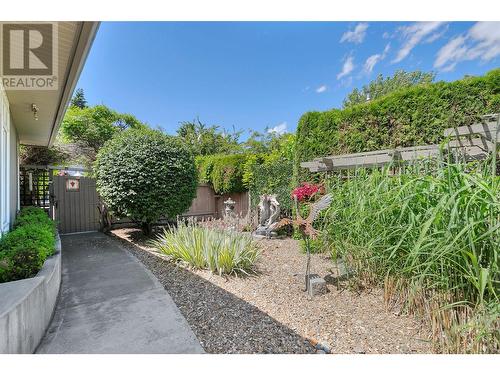 1400 Springfield Road, Kelowna, BC - Outdoor