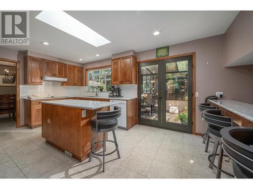 4330 Kirkby Court, Kelowna, BC - Indoor Photo Showing Kitchen