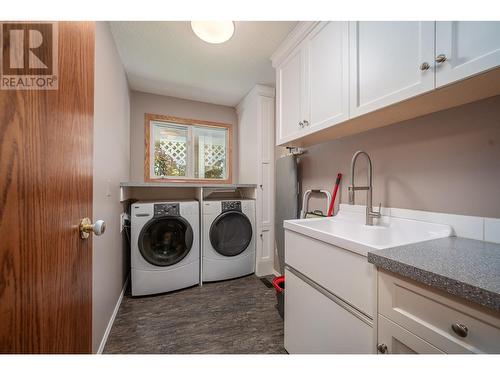 4330 Kirkby Court, Kelowna, BC - Indoor Photo Showing Laundry Room