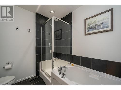 4330 Kirkby Court, Kelowna, BC - Indoor Photo Showing Bathroom