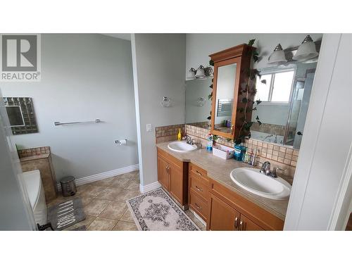 1092 Rockcliffe Road, Oliver, BC - Indoor Photo Showing Bathroom