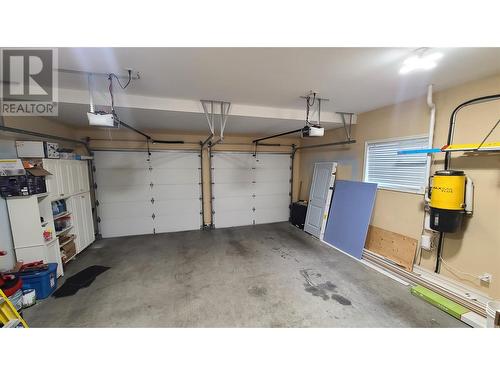 1092 Rockcliffe Road, Oliver, BC - Indoor Photo Showing Garage