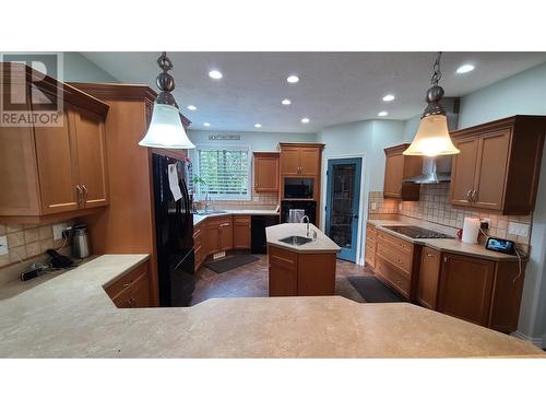 1092 Rockcliffe Road, Oliver, BC - Indoor Photo Showing Kitchen