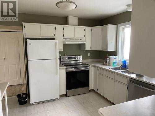 2996 Wayne Street, Prince George, BC - Indoor Photo Showing Kitchen With Double Sink