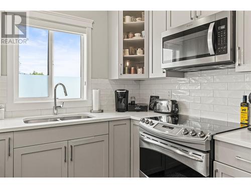 4602 20 St Unit# 10, Vernon, BC - Indoor Photo Showing Kitchen With Double Sink