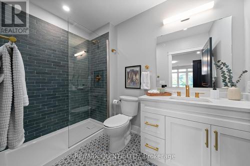 507 - 17 Cleave Avenue, Prince Edward County (Picton), ON - Indoor Photo Showing Bathroom