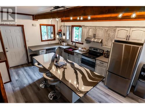 8323 Trans Canada Highway W, Revelstoke, BC - Indoor Photo Showing Kitchen