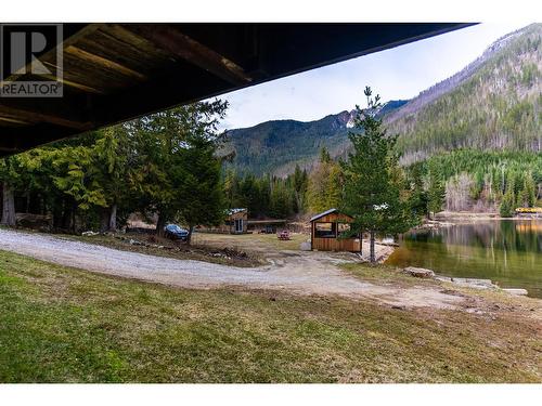 8323 Trans Canada Highway W, Revelstoke, BC - Outdoor