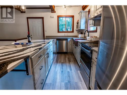 8323 Trans Canada Highway W, Revelstoke, BC - Indoor Photo Showing Kitchen