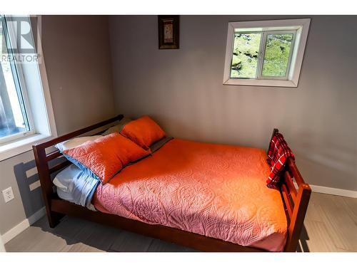 8323 Trans Canada Highway W, Revelstoke, BC - Indoor Photo Showing Bedroom