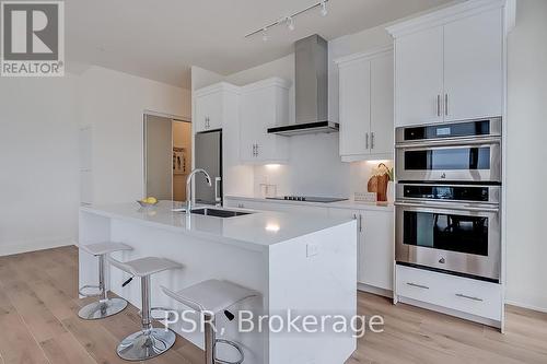 812 - 509 Dundas Street W, Oakville, ON - Indoor Photo Showing Kitchen With Stainless Steel Kitchen