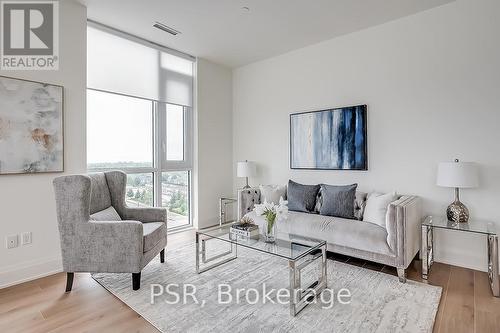 812 - 509 Dundas Street W, Oakville, ON - Indoor Photo Showing Living Room