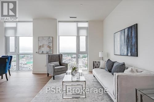 812 - 509 Dundas Street W, Oakville, ON - Indoor Photo Showing Living Room