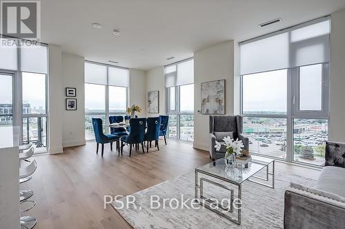 812 - 509 Dundas Street W, Oakville, ON - Indoor Photo Showing Living Room