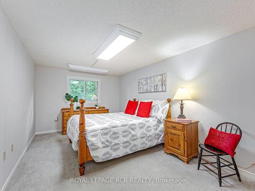 12 Quail Cres, Barrie, ON - Indoor Photo Showing Bedroom