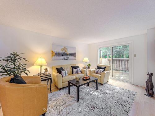 12 Quail Cres, Barrie, ON - Indoor Photo Showing Living Room