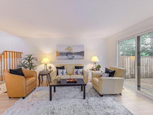 12 Quail Cres, Barrie, ON - Indoor Photo Showing Living Room