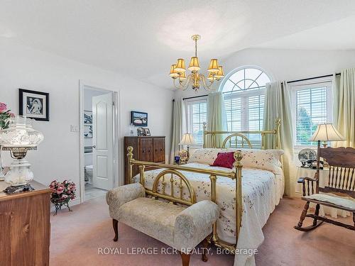 33 Prince Of Wales Dr, Barrie, ON - Indoor Photo Showing Bedroom