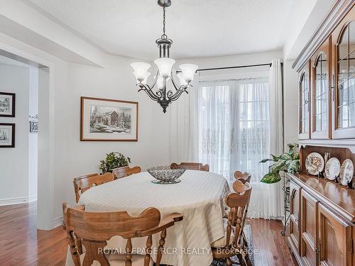 33 Prince Of Wales Dr, Barrie, ON - Indoor Photo Showing Dining Room