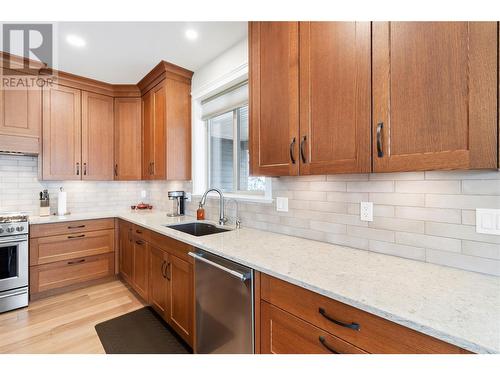 2550 Copperview Drive, Blind Bay, BC - Indoor Photo Showing Kitchen With Upgraded Kitchen