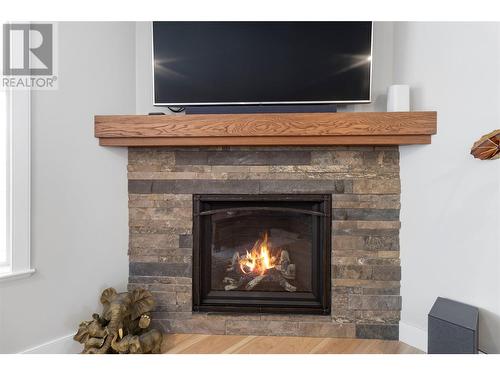 2550 Copperview Drive, Blind Bay, BC - Indoor Photo Showing Living Room With Fireplace