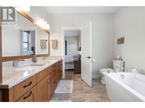 2550 Copperview Drive, Blind Bay, BC - Indoor Photo Showing Bathroom