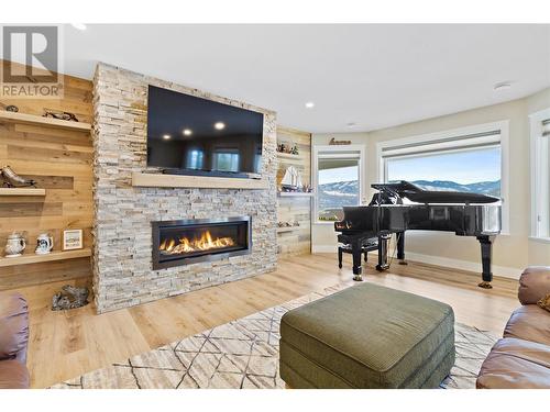 2550 Copperview Drive, Blind Bay, BC - Indoor Photo Showing Living Room With Fireplace