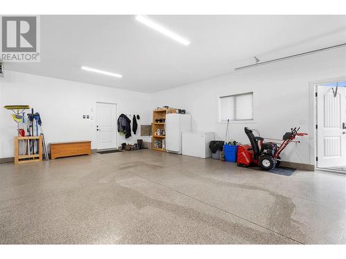 2550 Copperview Drive, Blind Bay, BC - Indoor Photo Showing Garage