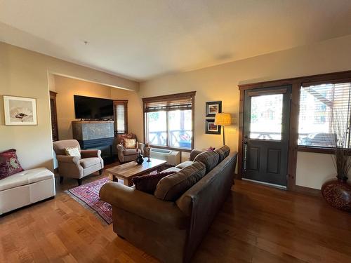 1 - 1301 Gerry Sorensen Way, Kimberley, BC - Indoor Photo Showing Living Room