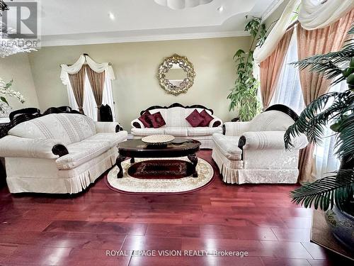 196 Meadowvale Road, Toronto, ON - Indoor Photo Showing Living Room