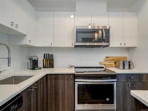 318-767 Tyee Rd, Victoria, BC - Indoor Photo Showing Kitchen