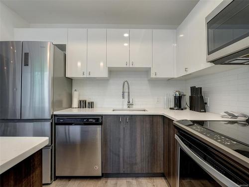 318-767 Tyee Rd, Victoria, BC - Indoor Photo Showing Kitchen With Stainless Steel Kitchen With Upgraded Kitchen