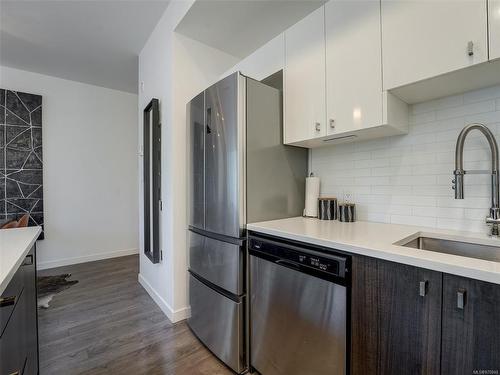 318-767 Tyee Rd, Victoria, BC - Indoor Photo Showing Kitchen