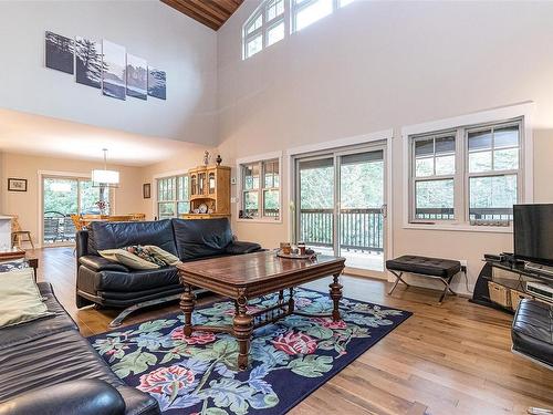 1955 Ashling Rd, Qualicum Beach, BC 