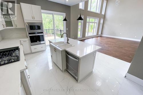 653 Mohawk Road, Hamilton (Ancaster), ON - Indoor Photo Showing Kitchen