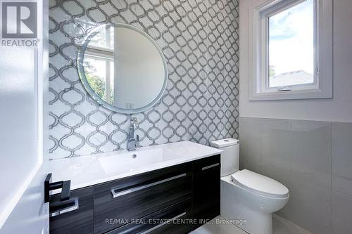 653 Mohawk Road, Hamilton (Ancaster), ON - Indoor Photo Showing Bathroom