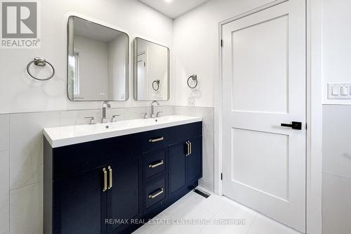 653 Mohawk Road, Hamilton, ON - Indoor Photo Showing Bathroom