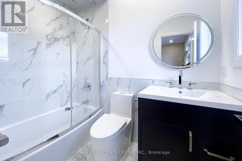 653 Mohawk Road, Hamilton (Ancaster), ON - Indoor Photo Showing Bathroom