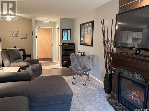 401 529 X Avenue S, Saskatoon, SK - Indoor Photo Showing Living Room With Fireplace