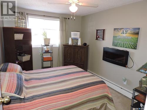 401 529 X Avenue S, Saskatoon, SK - Indoor Photo Showing Bedroom