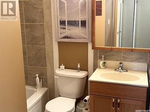 401 529 X Avenue S, Saskatoon, SK - Indoor Photo Showing Bathroom