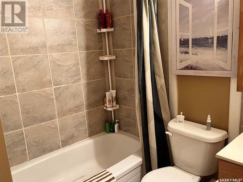 401 529 X Avenue S, Saskatoon, SK - Indoor Photo Showing Bathroom