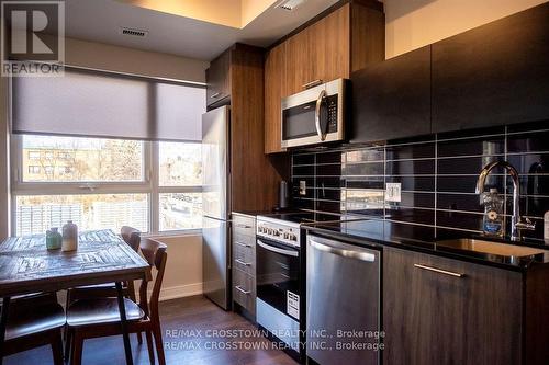 306 - 1 Neighbourhood Lane, Toronto (Stonegate-Queensway), ON - Indoor Photo Showing Kitchen