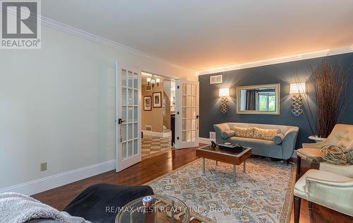 12 Axminster Road, Brampton (Snelgrove), ON - Indoor Photo Showing Living Room