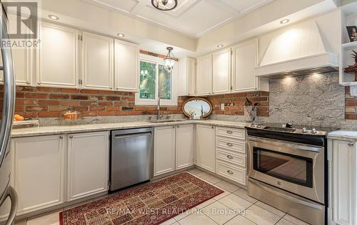 12 Axminster Road, Brampton (Snelgrove), ON - Indoor Photo Showing Kitchen With Upgraded Kitchen