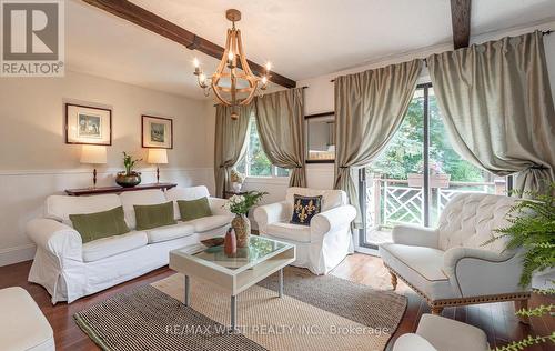 12 Axminster Road, Brampton (Snelgrove), ON - Indoor Photo Showing Living Room