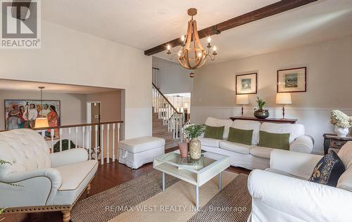 12 Axminster Road, Brampton (Snelgrove), ON - Indoor Photo Showing Living Room