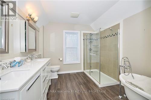 4226 Terrace Avenue, Niagara Falls, ON - Indoor Photo Showing Bathroom