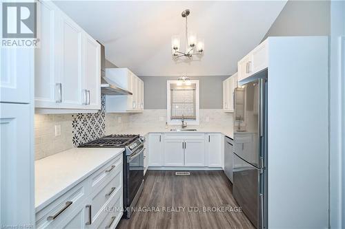 4226 Terrace Avenue, Niagara Falls, ON - Indoor Photo Showing Kitchen With Upgraded Kitchen