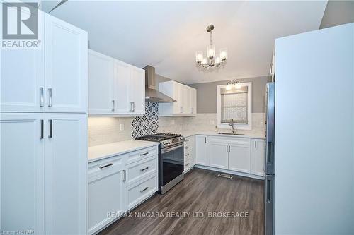 4226 Terrace Avenue, Niagara Falls, ON - Indoor Photo Showing Kitchen With Upgraded Kitchen